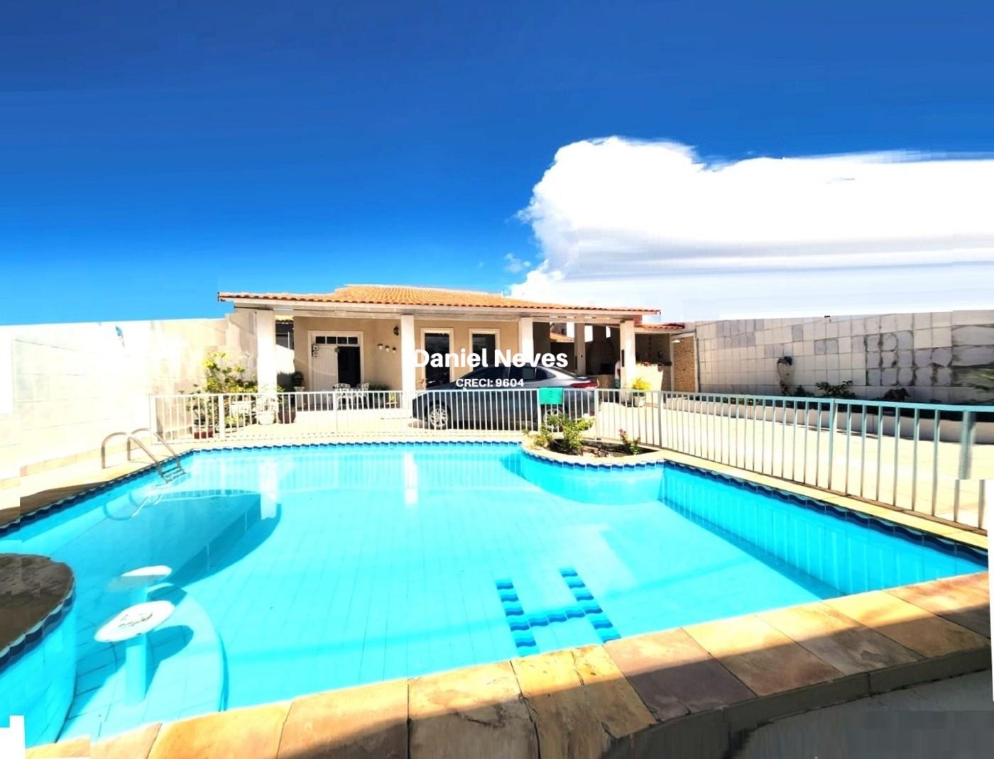 Casa, 5 quartos, 220 m² - Foto 1